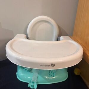 Baby seat with tray
